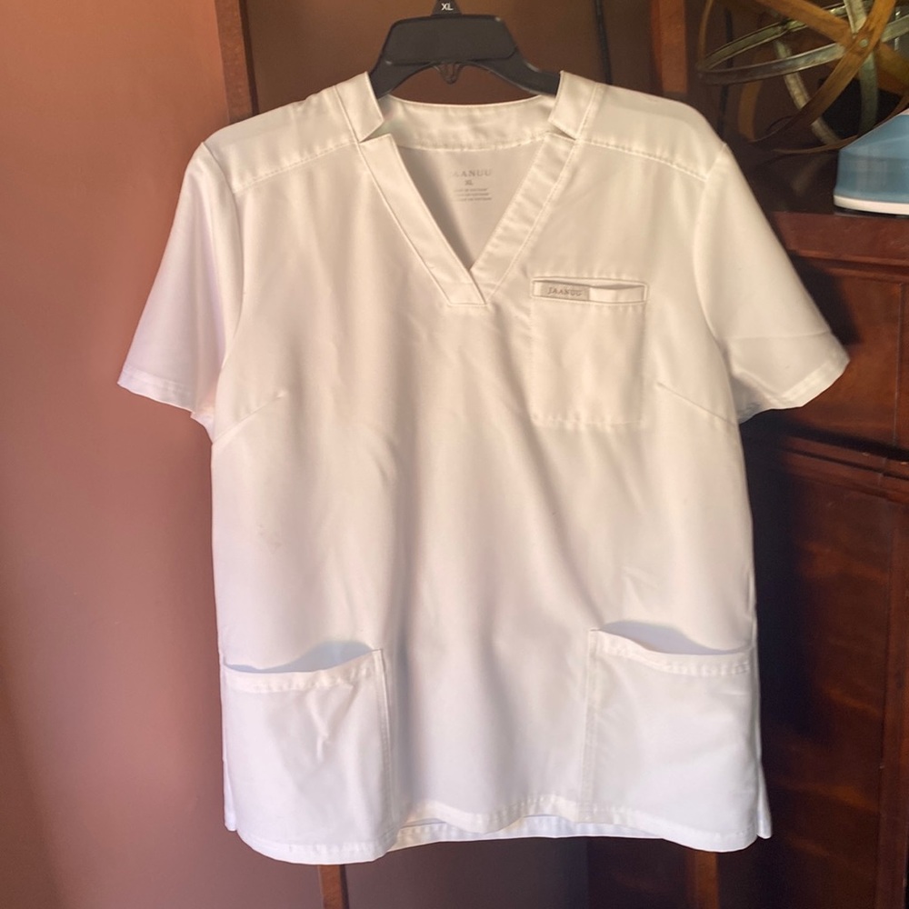 Jaanuu Scrub top